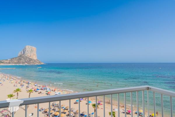 A la foto es mostra l'objecte Europa 2 situat a la ciutat de Calp.