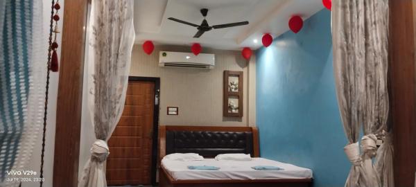 Auf dem Foto ist das Objekt Hotel Ayodhya Inn in der Stadt Ayodhya zu sehen.