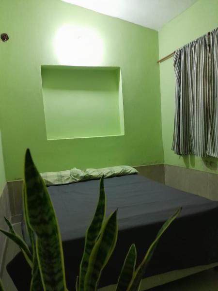 A la foto es mostra l'objecte Wayra Wasi situat a la ciutat de Fernández.