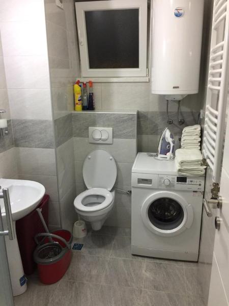 A la foto es mostra l'objecte Kod Bolnice situat a la ciutat de Raška.