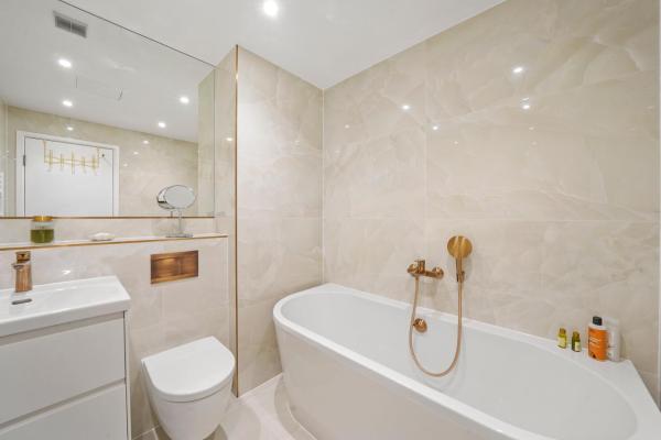 Bild 9: Flat 315, 33 Birtton Street