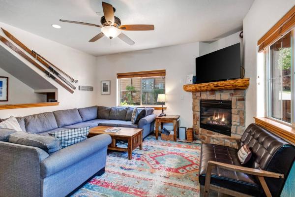 Στη φωτογραφία φαίνεται το αντικείμενο Bear Hollow Village 5474 by Moose Management που βρίσκεται στην πόλη Silver Springs.