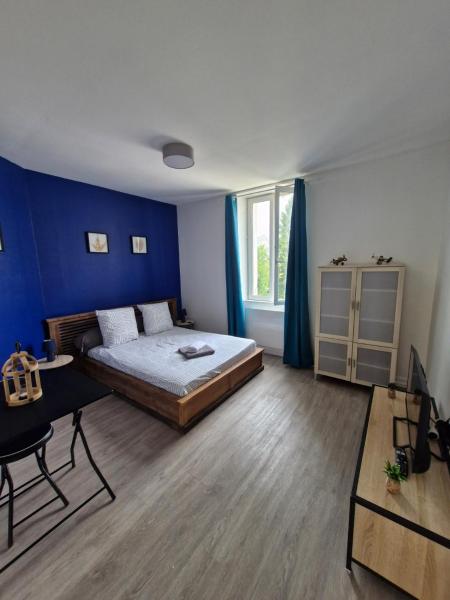På billedet ses objektet La famille beliggende i byen Angoulême.