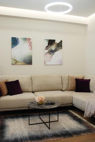 Lindi's Apartment 8/3, Tirana