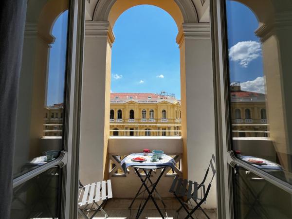 Na fotografii je vidět objekt Duomo - Historic Center, View, Comfort & Metro nacházející se ve městě Neapol.