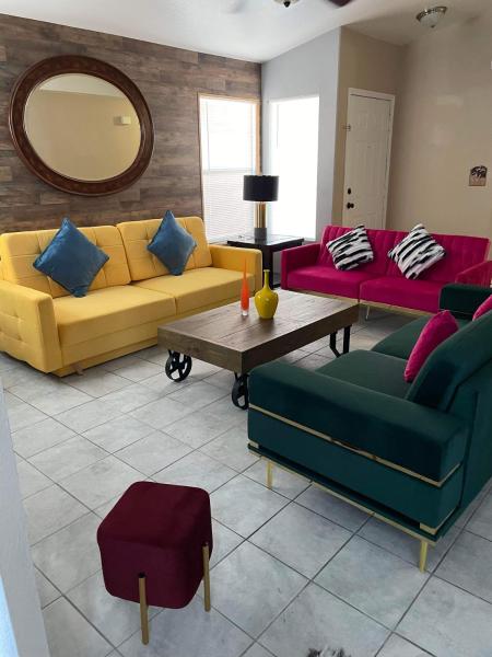 Pet-friendly, Vibrant Oasis - Colorful Retreat Near Summerlin - Las Vegas, NV