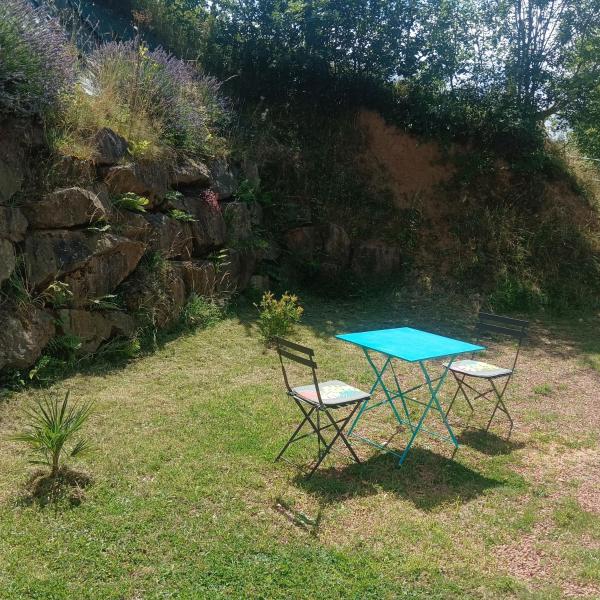 A la foto es mostra l'objecte LeBoisDieu situat a la ciutat de Amplepuis.