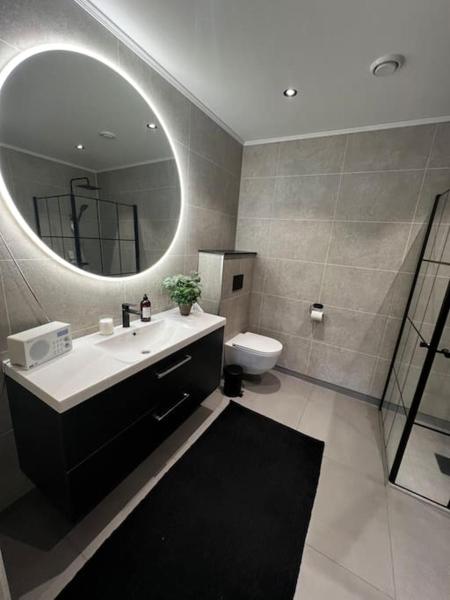 A la foto es mostra l'objecte Nytt hus i fredfullt nabolag situat a la ciutat de Verdal.