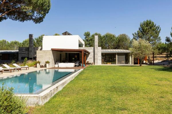 På billedet ses objektet The Pine Tree Comporta Villa beliggende i byen Carvalhal.
