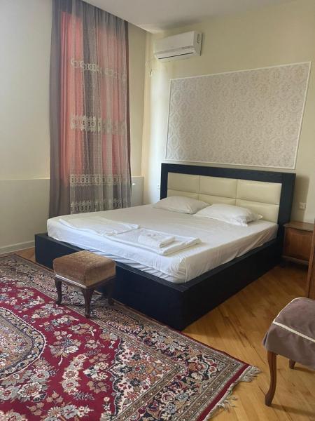 На фото показан объект Cozy Stay in Zugdidi, расположенный в городе Зугдиди.