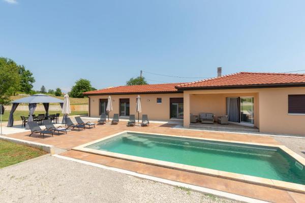 A la foto es mostra l'objecte Villa Xenia situat a la ciutat de Labin.
