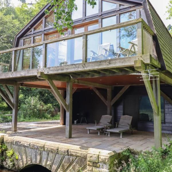 A la foto es mostra l'objecte Boat House Middleton Hall Estate situat a la ciutat de Smeafield.