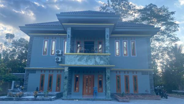 写真にはMendut市にあるLivina's Houseが写っています。