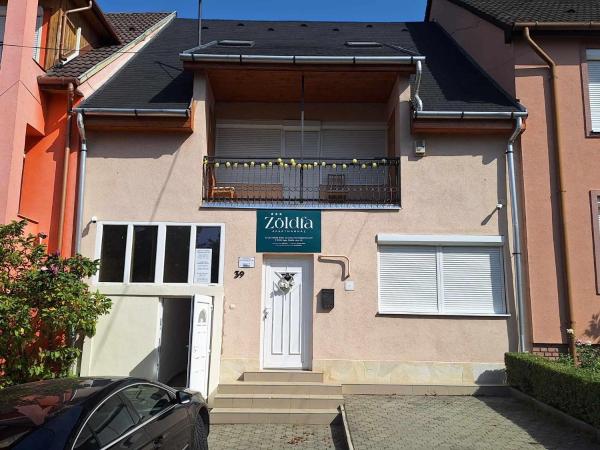 A la foto es mostra l'objecte Zöldfa Apartmanház - Tetőtér situat a la ciutat de Eger.