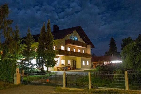 A la foto es mostra l'objecte Landhaus Frauenberg situat a la ciutat de Haidmühle.