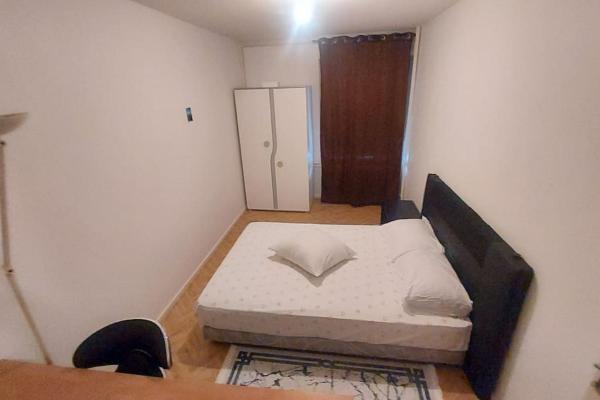 A la foto es mostra l'objecte Chambre privée dans un appartement en collocation situat a la ciutat de Oullins.