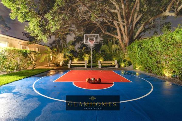Na fotografii je vidět objekt Cool Villa Northwest Miami BY THE GLAMHOMES nacházející se ve městě Biscayne Gardens.