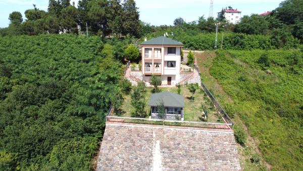 Στη φωτογραφία φαίνεται το αντικείμενο Çalık Villa Trabzon που βρίσκεται στην πόλη Çukurçayır.