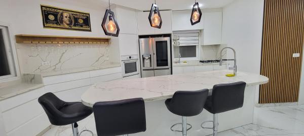 Na foto é possível ver o objeto Penthouse in Ramat Gan Next to Sheba Hospital localizado na cidade de Yehud.