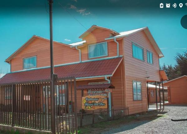 Na fotografii je vidět objekt Hostal Flores del Sur nacházející se ve městě Llanquihue.
