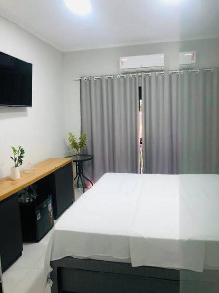 Nella foto è visibile l'oggetto Suíte confortável no centro situato nella città di Delfinópolis.