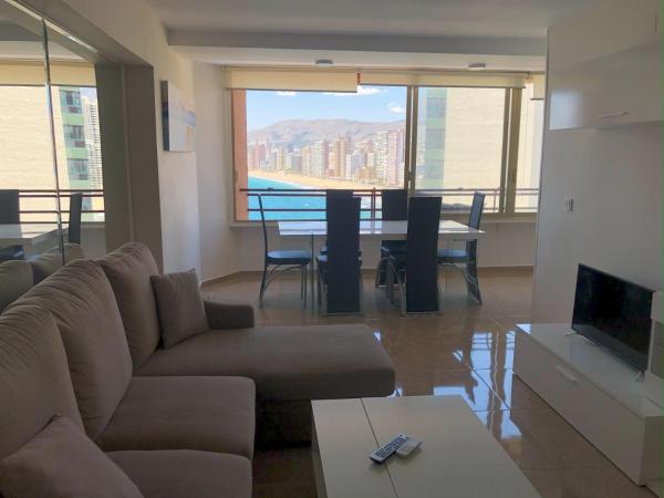 Dos habitaciones piscina y parking - Vistas al mar, Бенидорм
