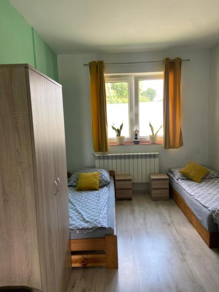 Op de foto is het object Noclegi Bidziny te zien, gelegen in de stad Pielaszów.
