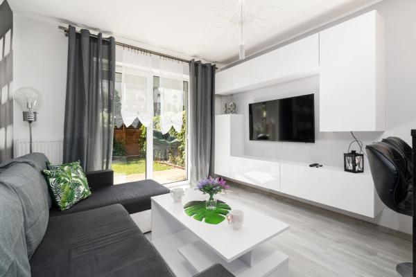 Apartament Konduktorska z Parkingiem i Ogródkiem - w spokojnej dzielnicy by Noclegi Renters, Wroclaw