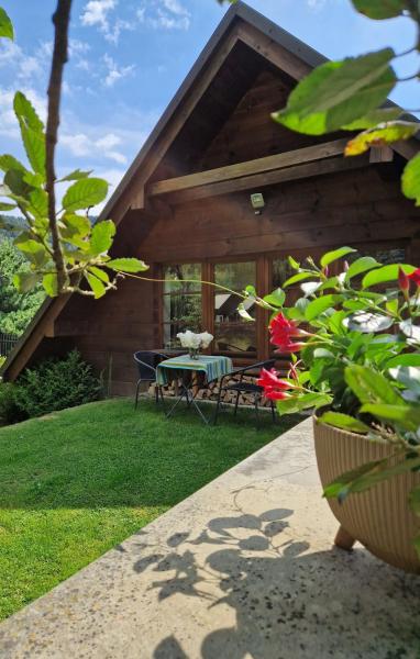 Na fotografii je vidět objekt Garden Apartament Kurnik nacházející se ve městě Stróża.