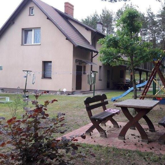 写真にはKlocek市にあるAgroturystyka Nad Jeziorem Klocek w Borach Tucholskichが写っています。
