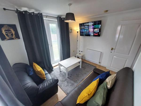 Na zdjęciu widoczny jest obiekt 2 Bed Flat by Heathway Station położony w mieście Dagenham.