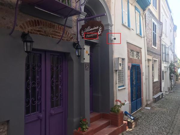 På billedet ses objektet Almina Kantarcı Pansiyon beliggende i byen Ayvalık.