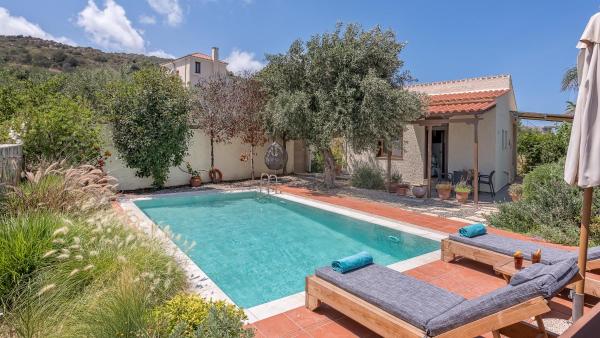 A la foto es mostra l'objecte Yiannis Cottage situat a la ciutat de Marathokefála.