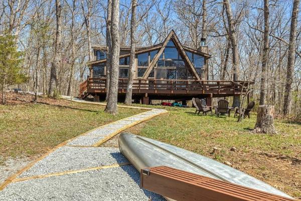 A la foto es mostra l'objecte Wild Heron Escape Chalet situat a la ciutat de Innsbrook.