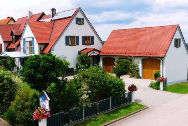Na zdjęciu widoczny jest obiekt Ferienwohnung Hofer położony w mieście Spalt.