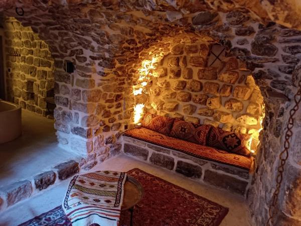 На фото показан объект Beyt Merin Konağı, расположенный в городе Sultan Koyu.