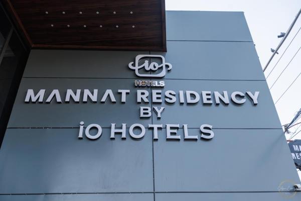 The photo shows the Mannat Residency By iO Hotels Near Golden Temple located in the city of Nūruddīn.