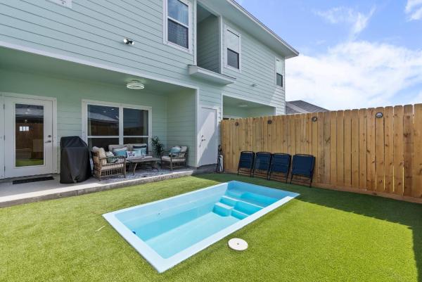 A la foto es mostra l'objecte Stylish Townhouse with BBQ, Pool & Near Beach situat a la ciutat de Corpus Christi.