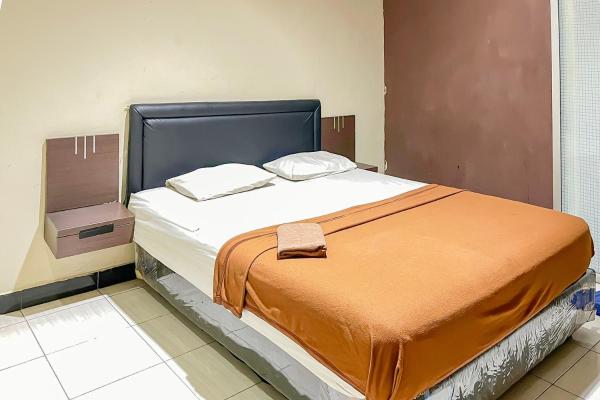 A la foto es mostra l'objecte RedDoorz near Taman Kamboja Banjarmasin situat a la ciutat de Bugis.