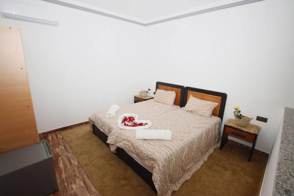 Na zdjęciu widoczny jest obiekt Chambre à coucher à Route de l'Ourika Marrakech położony w mieście NʼChaba.
