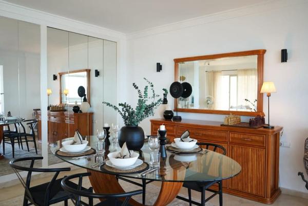Foto 3: Spacious 2 Bed with Panoramic Views with Parking