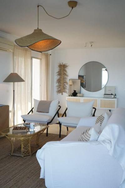 Foto 8: Spacious 2 Bed with Panoramic Views with Parking