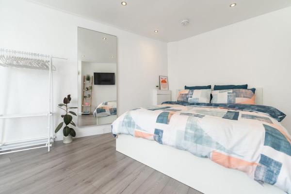 Foto 1: Host & Stay - Islingword Studio