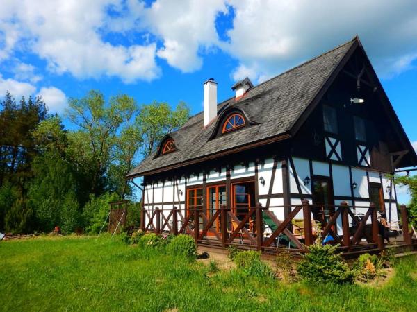 Na fotografii je vidět objekt Ostoja Biały Wilk nacházející se ve městě Lipy.