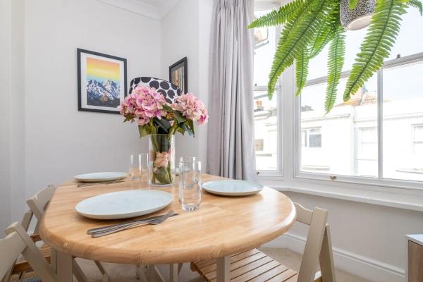 Фотография 7: Host & Stay - Guildford Apartment