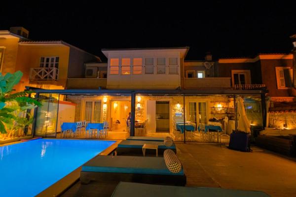 Auf dem Foto ist das Objekt Kybele Suites Alaçatı in der Stadt Alaçatı zu sehen.