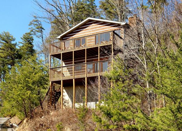 The photo shows the Amazing View #223 located in the city of Sevierville.