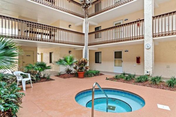 På bildet vises objektet Ocean and Racquet Resort 1101 som ligger i byen St. Augustine.