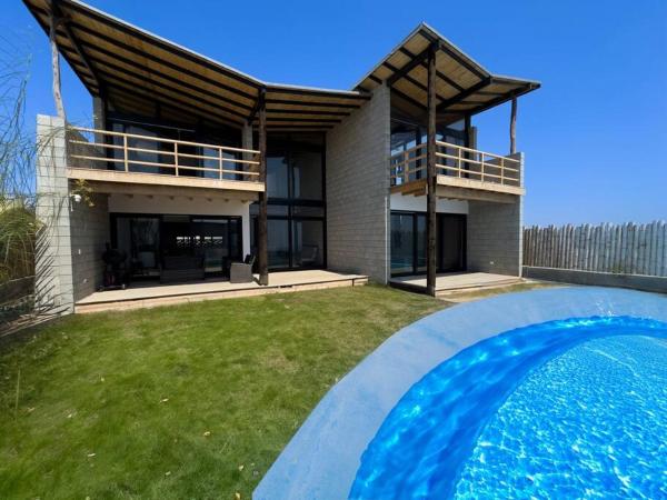 A la foto es mostra l'objecte Sunset Vibes House situat a la ciutat de Vichayito.