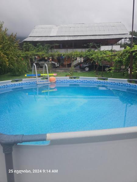 Na zdjęciu widoczny jest obiekt Guest house lagodekhi położony w mieście Gudzhareti.